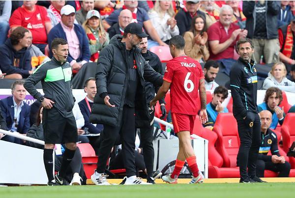 康宁汉姆半场15分7助攻，斯图尔特变身进攻端奇兵（康宁汉姆半场轰15分7助，斯图尔特化身进攻奇兵）