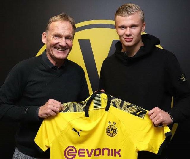 广东籍球员廖锦涛、吕焯毅参与英博队内的大连话挑战，前者胜（英博队内大连话挑战：广东籍球员廖锦涛战胜吕焯毅）