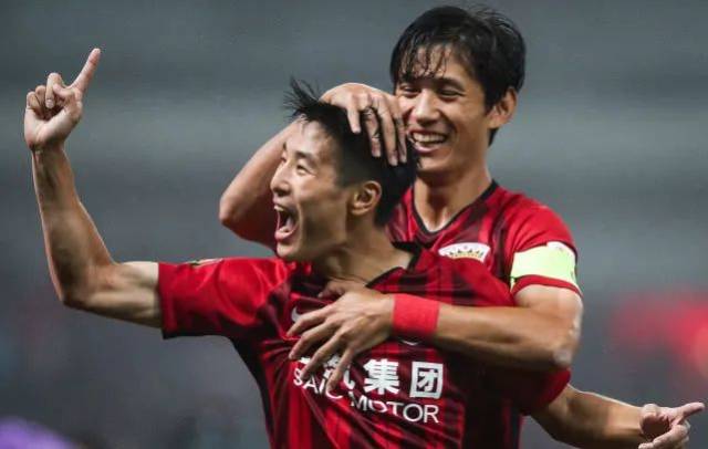 记者：昨晚阿代米和于根伟指导聊了挺久，阿代米哭了（记者：阿代米昨夜与于根伟长谈后落泪）