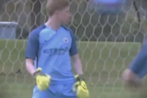 比萨拉赫水平低的球员早就被踢出局了但内维尔接受了利物浦爆发（水平不及萨拉赫的球员早已出局，内维尔承认利物浦迎来爆发）