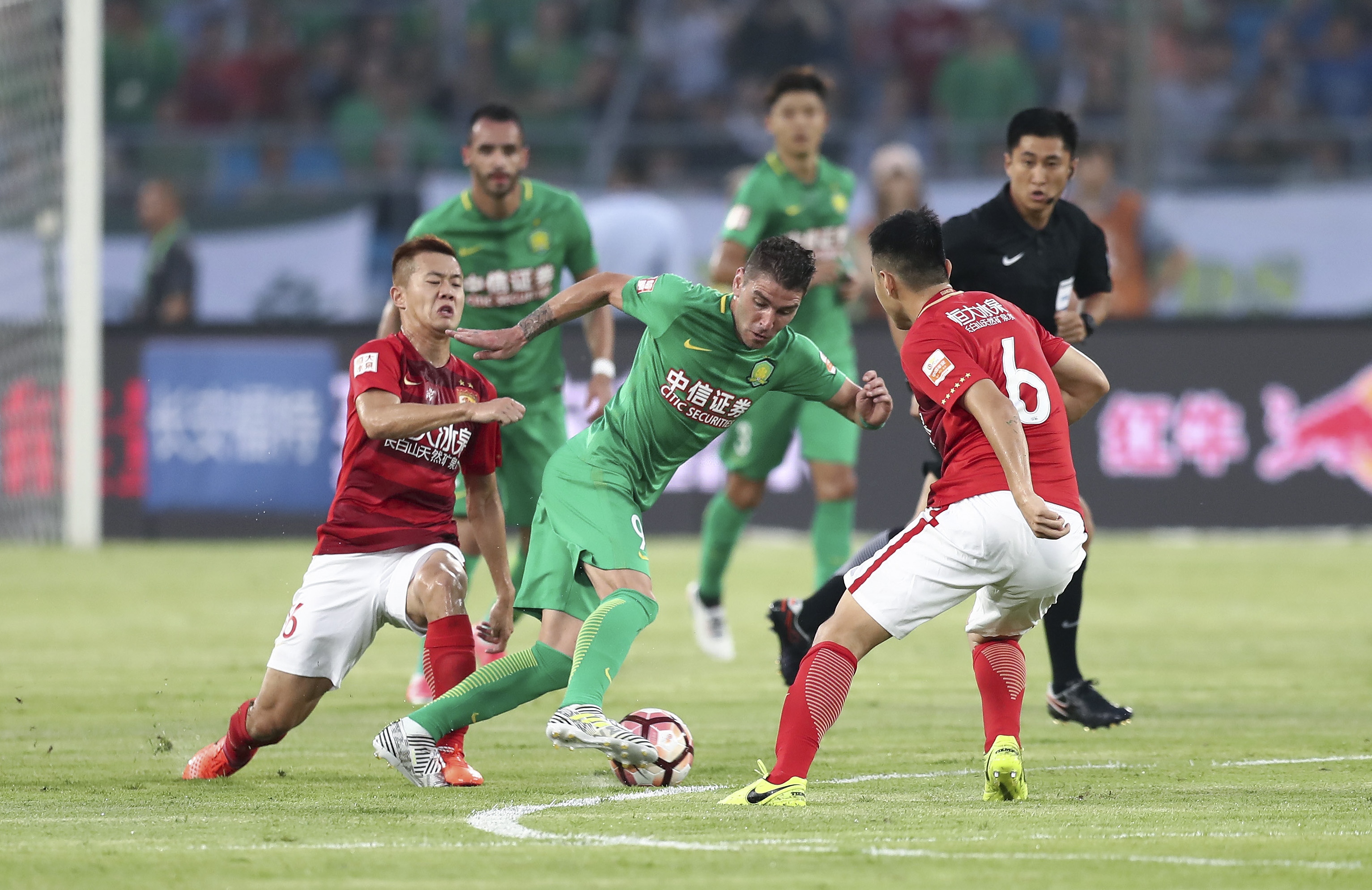 法甲前瞻：大巴黎为夺榜首不容有失，勒阿弗尔崇尚防守至上（法甲前瞻：巴黎冲击榜首不容失手，勒阿弗尔主打铁血防守）